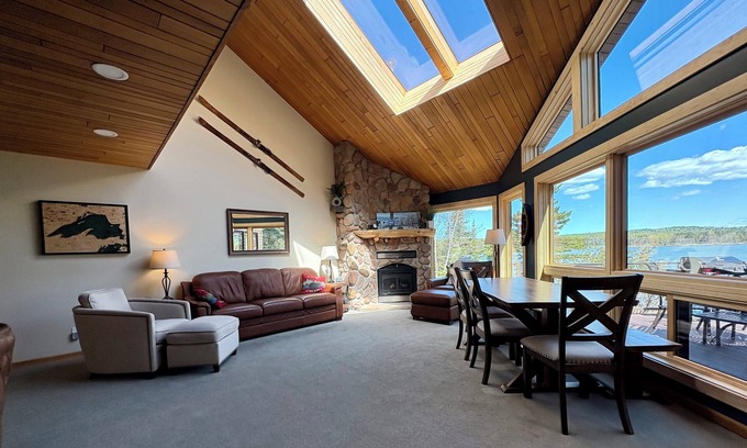 Two Harbors Condo | Spacious Lakehome Central to Superior's North Shore Attractions 3 Bed/2 Bath
