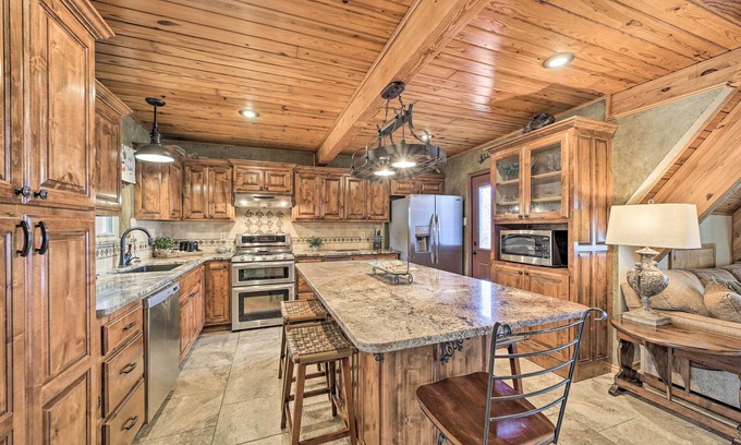 Hoyt Cabin | Spacious Lakeside Getaway w/Fire Pit