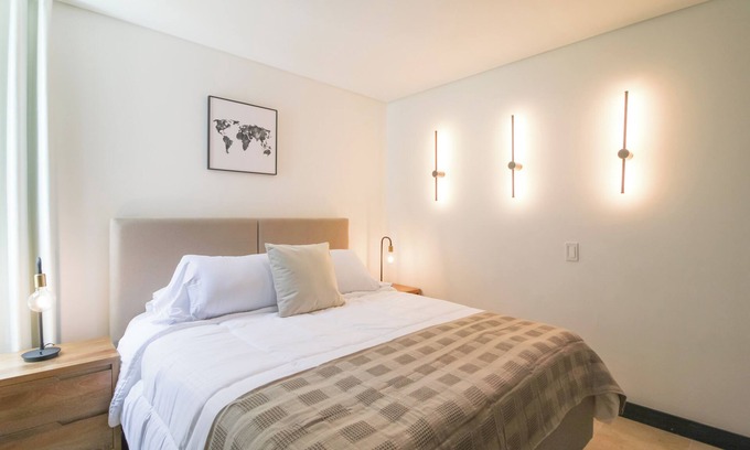 El Poblado Condo | Spacious & Luxurious 3BR/3.5BR Condo in Poblado with AC, WiFi, fitness room