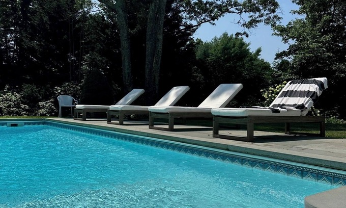 North Sea House | Spacious, luxurious 4-bedroom house with WiFi and AC in lovely Sag Harbor