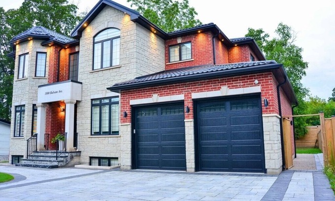 Clarkson Apartment | Spacious & Luxurious family apartment in an Upscale Mississauga neighborhood