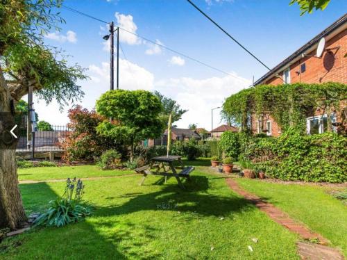 Doncaster House | Spacious Luxurious Serviced Accommodation