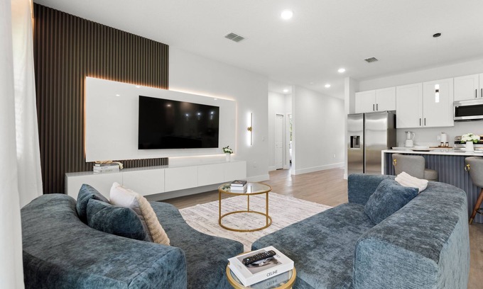 Palm Bay House | Spacious Luxury 4BR Home, Near Beaches & River