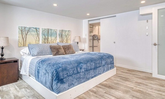 Brantford Apartment | Spacious Luxury Apt w/ King Bed - Central Location