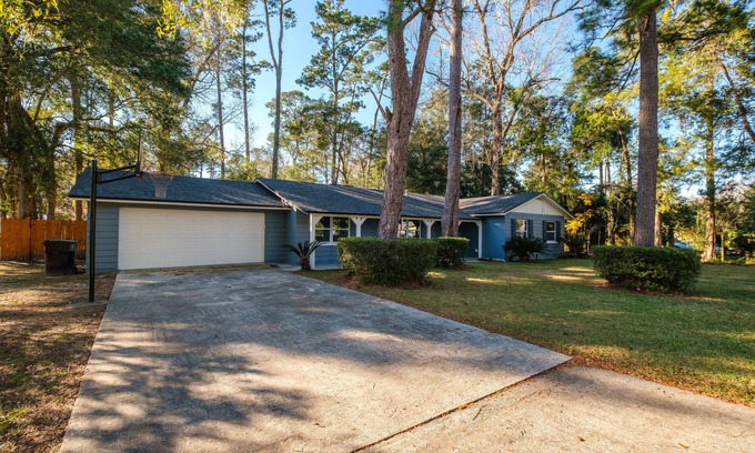Gainesville House | Spacious luxury Family Home near UF & Santa Fe