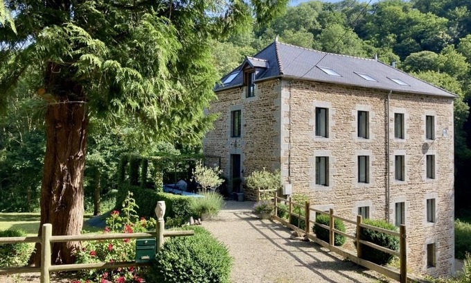Saint-James House | Spacious luxury Watermill |14-20 pers | Mont St Michel | forest | child friendly