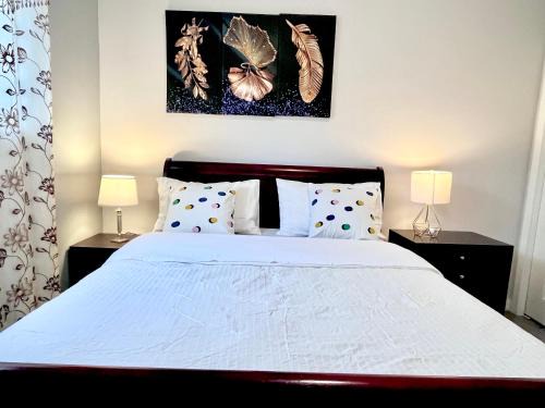 Southwest Calgary House | Spacious main floor suite in Detached Bungalow with Parking & Kitchen