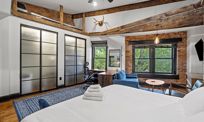 Shaw Apartment | Spacious Massive Logan Circle DC Rowhouse