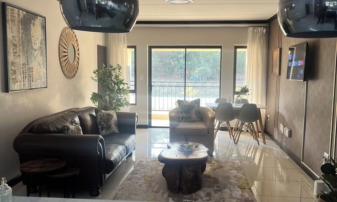 Greater Johannesburg Metropolitan Area Apartment | Spacious, modern & cosy
