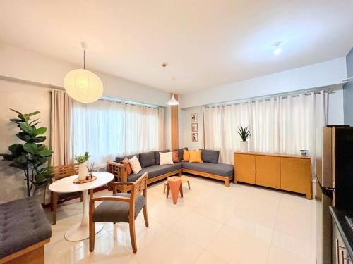 Pinagsama Apartment | Spacious & Modern 1BR near BGC with Wi-Fi