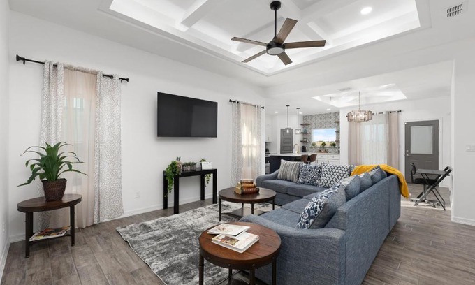 Edinburg House | Spacious Modern 3 Bd 2Ba House with Garage and Parking