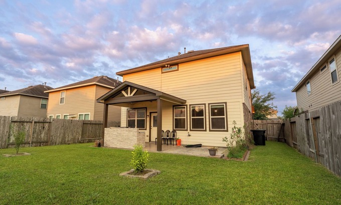 Houston House | Spacious Modern 4BR Home near HOU & Medical Center ZERO Cleaning Fee