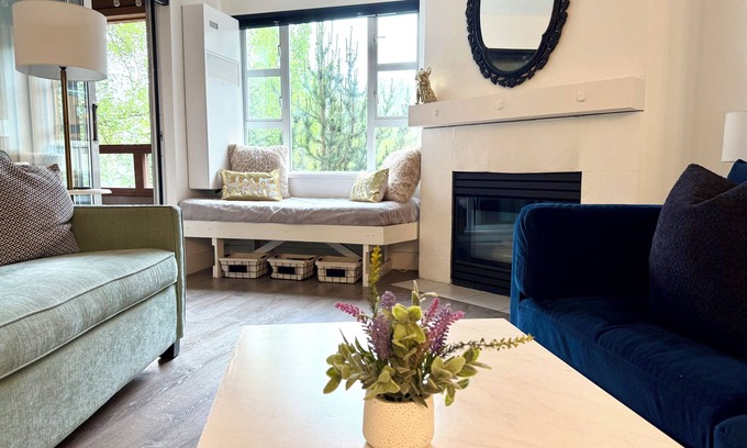 Village North Condo | Spacious & Modern 700 sq ft 1BR in Whistler Village - Free parking & Large Patio