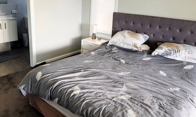 Redland Bay House | Spacious modern family home in fantastic area