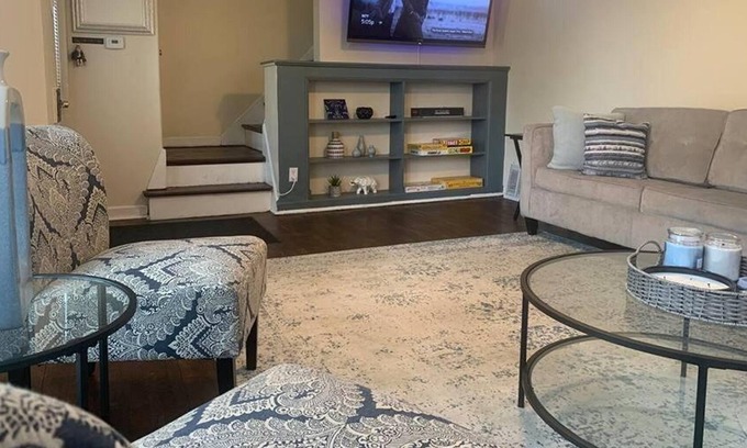 Calumet City House | Spacious Modern Getaway Mins From Major Retail