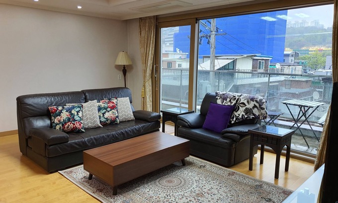 Hannamil-tong Apartment | Spacious modern home, great for families