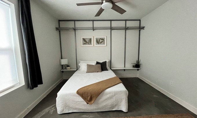 Edinburg House | spacious, modern house in a tranquil, tree-lined neighborhood