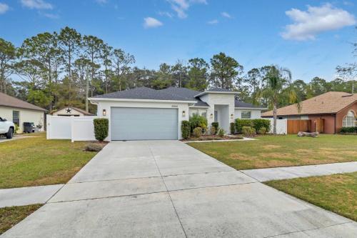 Wedgefield House | Spacious Modern Master Room in Orlando
