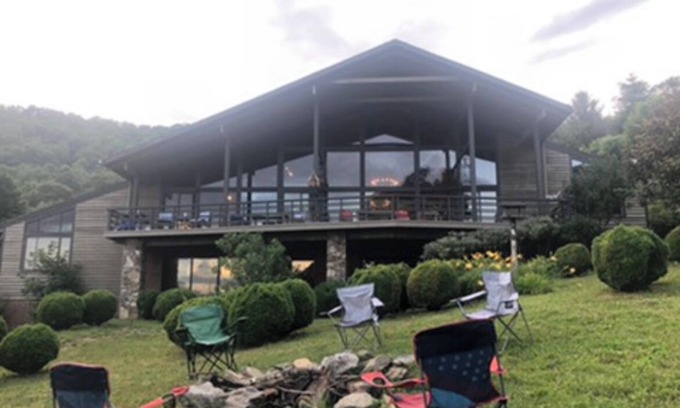 Independence House | SPACIOUS Mountain Home on 250 Acres of outdoor fun! W/Hot tub and Barrel Sauna