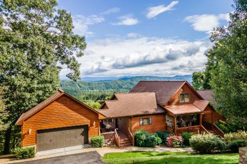 Murphy House | Spacious Murphy Cabin with Game Rooms and Mtn Views!