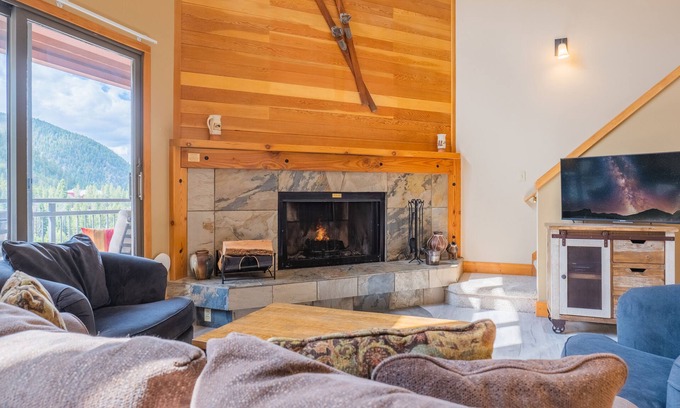 Lakeside Village Condo | Spacious New Remodel, 2 Bdr+2 Ba Condo, Minutes to Conf. Center and Ski Slopes!