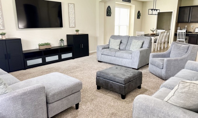 West San Antonio House | Spacious Oasis 5BR/4BA Lackland AFB BMT Riverwalk
