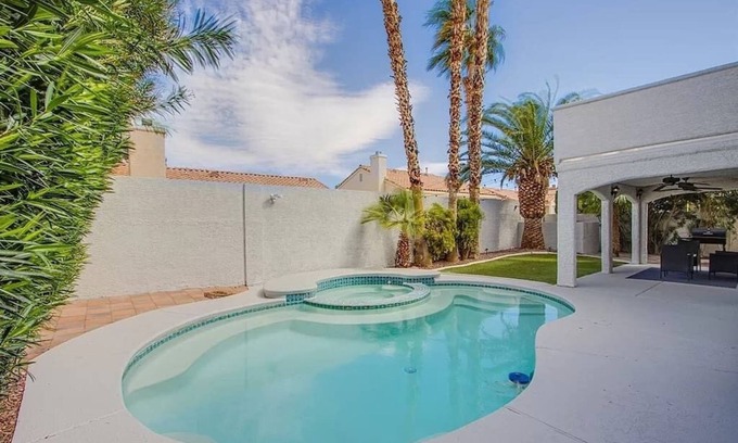 Green Valley House | Spacious Oasis/Pool & Spa/7 Beds