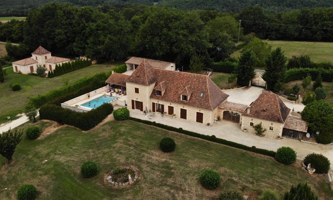 Liorac-sur-Louyre House | Spacious Périgord house for 15 people with swimming pool