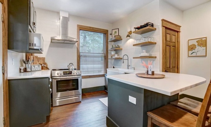 New Haven House | Spacious Pet & Family-Friendly Home for 11 guests
