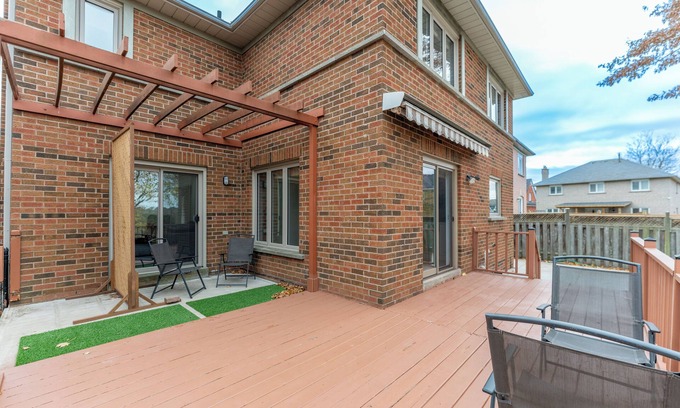 Brampton House | Spacious | Ping Pong | Exercise Tools | EV Charger