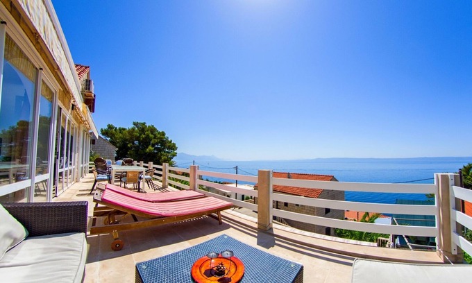 Selca Apartment | Spacious place - entire 2 floors for up to 14 people - near the beach