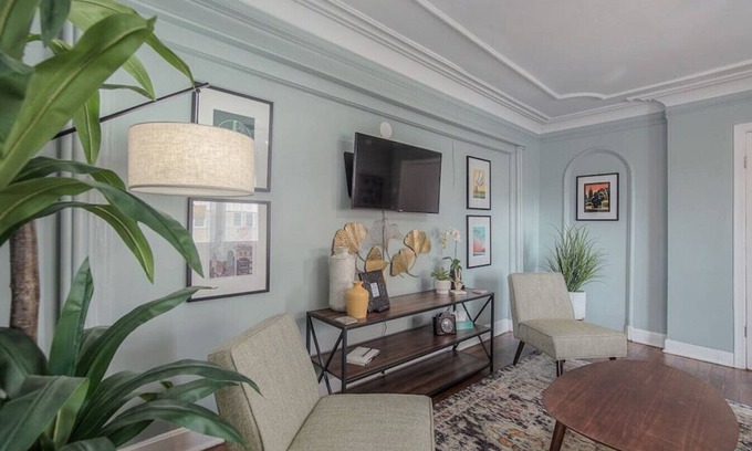 Country Club Plaza Area Apartment | Spacious Plaza Stay: 1bd/1ba