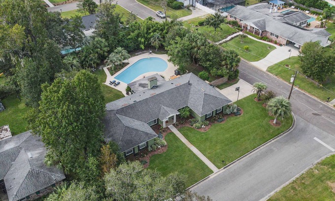 Gainesville House | Spacious Pool Home 3 Miles to UF!