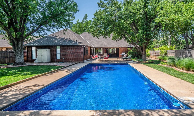 Edmond House | Spacious Poolside Retreat with Shade Trees - 4 Bedrooms 2 Bathrooms
