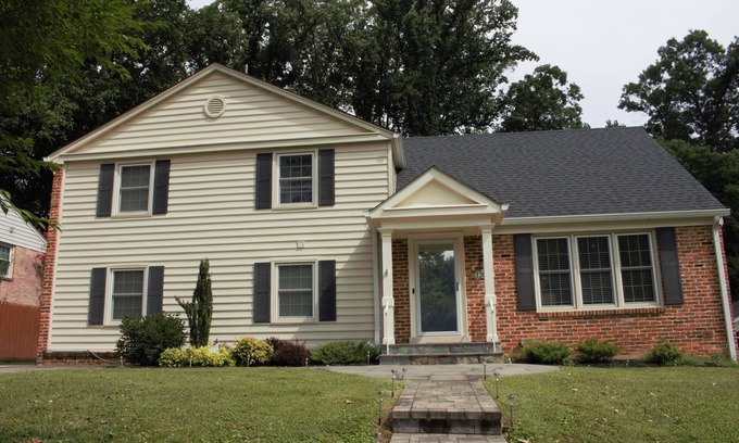 Potomac House | Spacious Potomac Haven Near DC – Walkable, Cozy, and Perfect for Remote Work!
