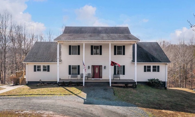 Palmyra House | Spacious & Private Great for Groups &Winery Lovers