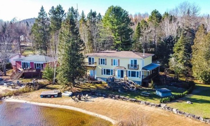 Lac-des-Plages House | Spacious Private Beach Paradise