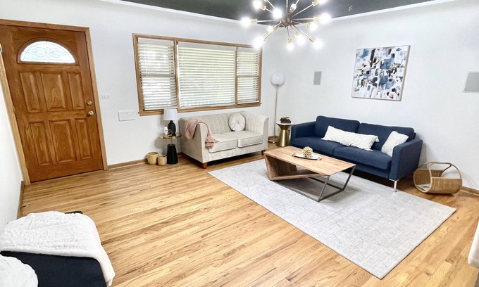 Benson House | Spacious, private & fun Benson beauty-whole home!
