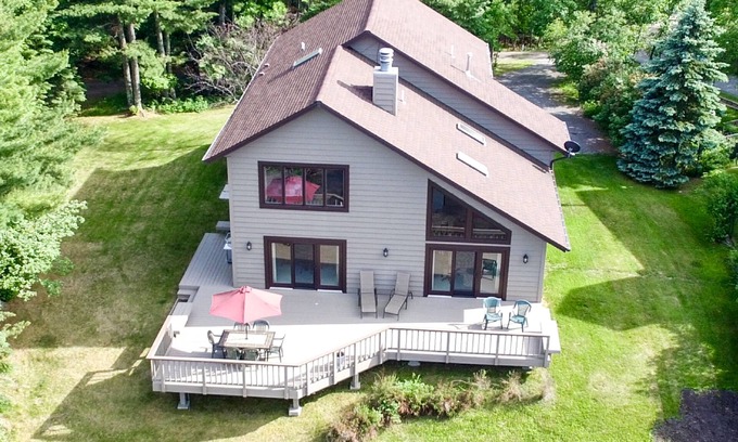 International Falls House | Spacious Rainy Lake accommodation. Beautiful views of Voyageurs National Park.