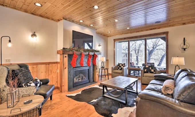 Red Lodge House | Spacious Red Lodge Townhome Private Hot Tub!