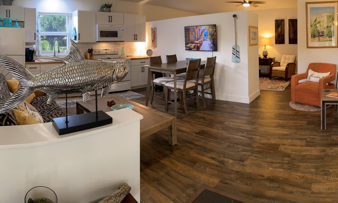 Pompano Beach Cottage | Spacious & refreshing, The Mango Cottage: Near the beach & all things S. FL!