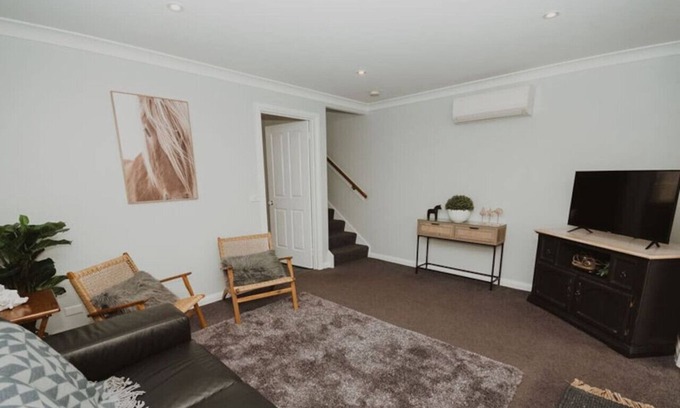 Warrnambool Apartment | Spacious refurbished apartment close to beach
