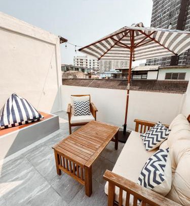 Phra Khanong Nuea House | Spacious Relaxing Townhouse with Rooftop in Ekamai