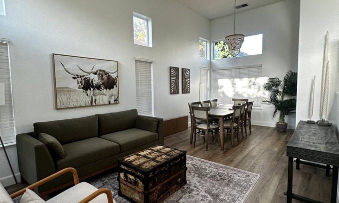 Folsom House | Spacious Remodeled 4-bedroom house with AC and WiFi near serene Old Folsom
