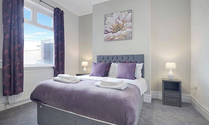 North Bitchburn House | Spacious Retreat with Backyard Bliss, Sleeps 7