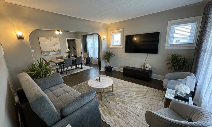 Des Plaines House | Spacious Retreat Near Convention Centers by RedAwning