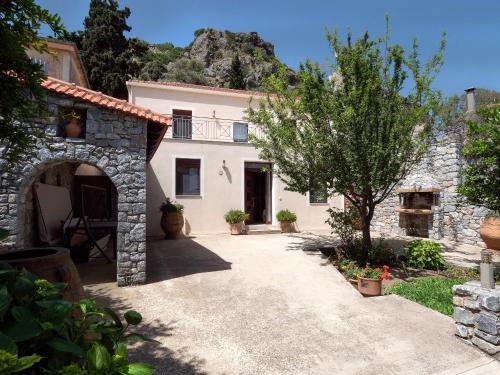 Agios Vasileios House | Spacious Retreat near Preveli, Triopetra & Plakias