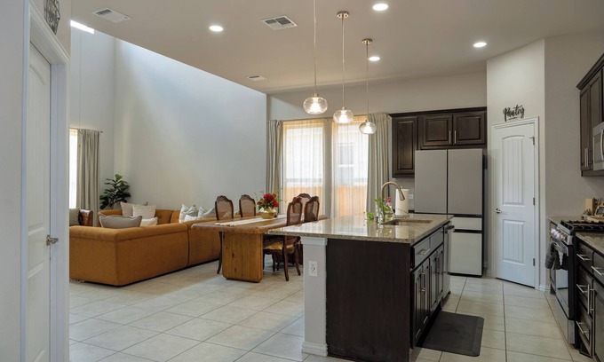 Onion Creek Meadows House | Spacious Retreat - w/3 King Beds - Boats for rent