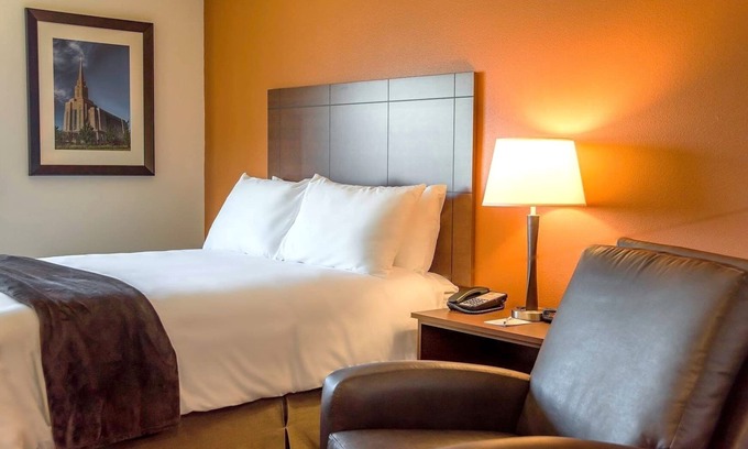 Fargo Hotel | Spacious Retreat with In-Room Kitchen | Pet-Friendly | Free Parking | BBQ Area