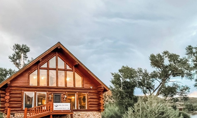 South Fork House | Spacious riverside Lodge available Memorial Day weekend- half price!